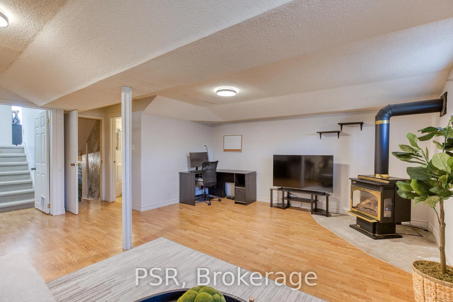 Photo 23 of 231 Heritage Drive, Kitchener — HOMEH