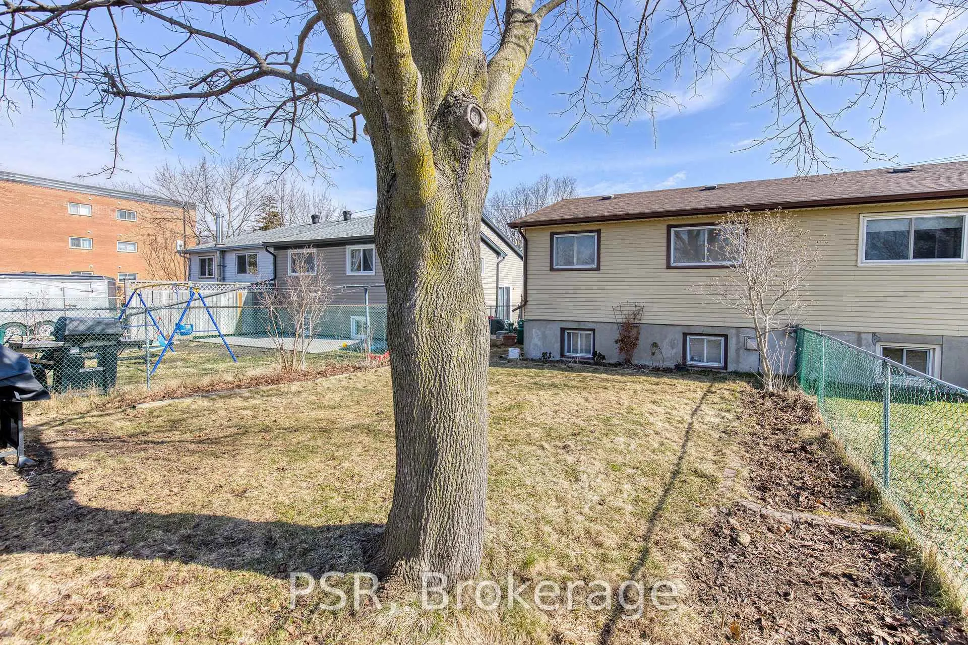 Photo 28 of 231 Heritage Drive, Kitchener — HOMEH