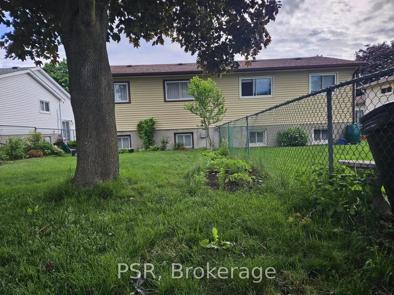 Photo 33 of 231 Heritage Drive, Kitchener — HOMEH