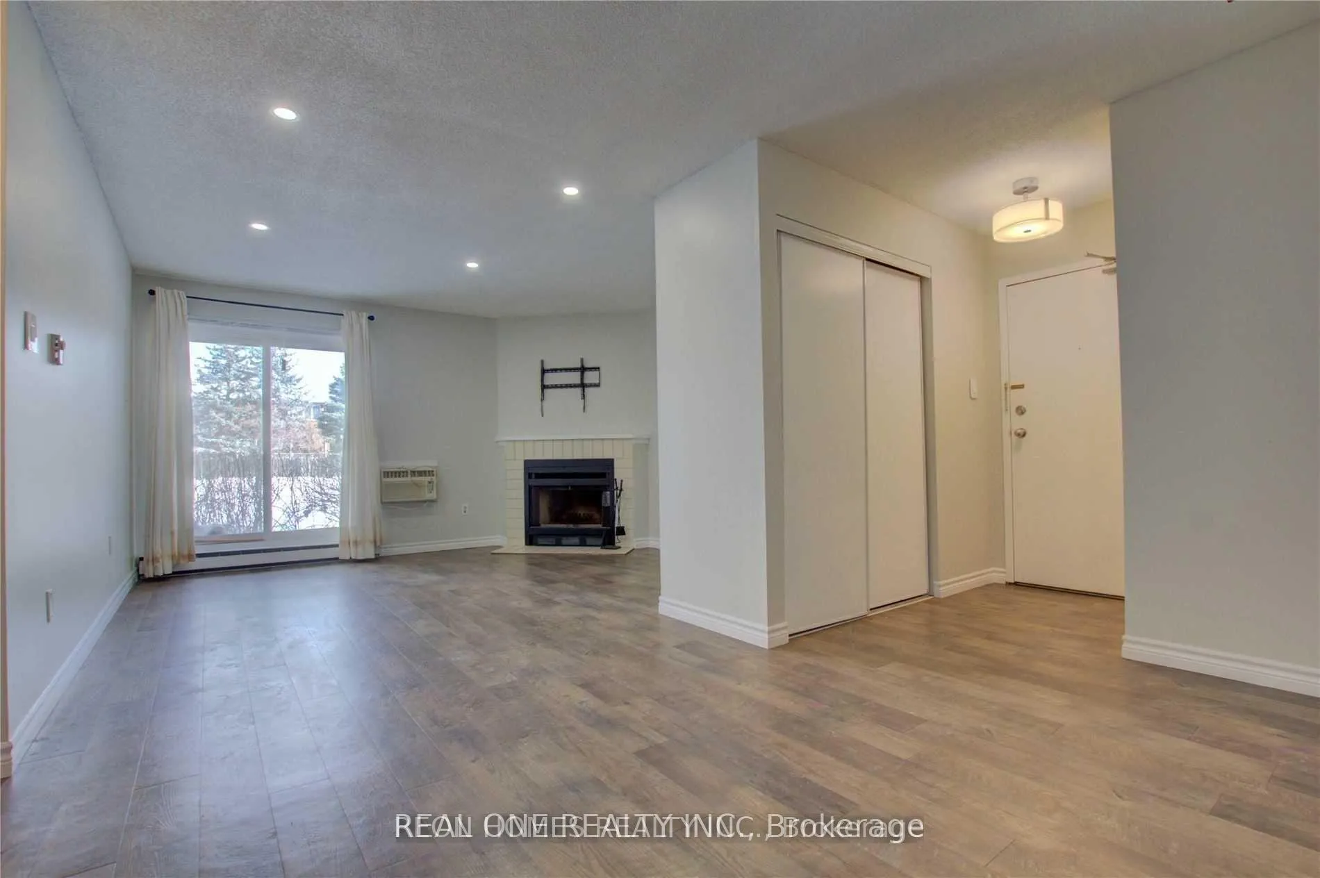 Photo 4 of Unit 1113, 1450 Glen Abbey Gate, Oakville, Glen Abbey — HOMEH