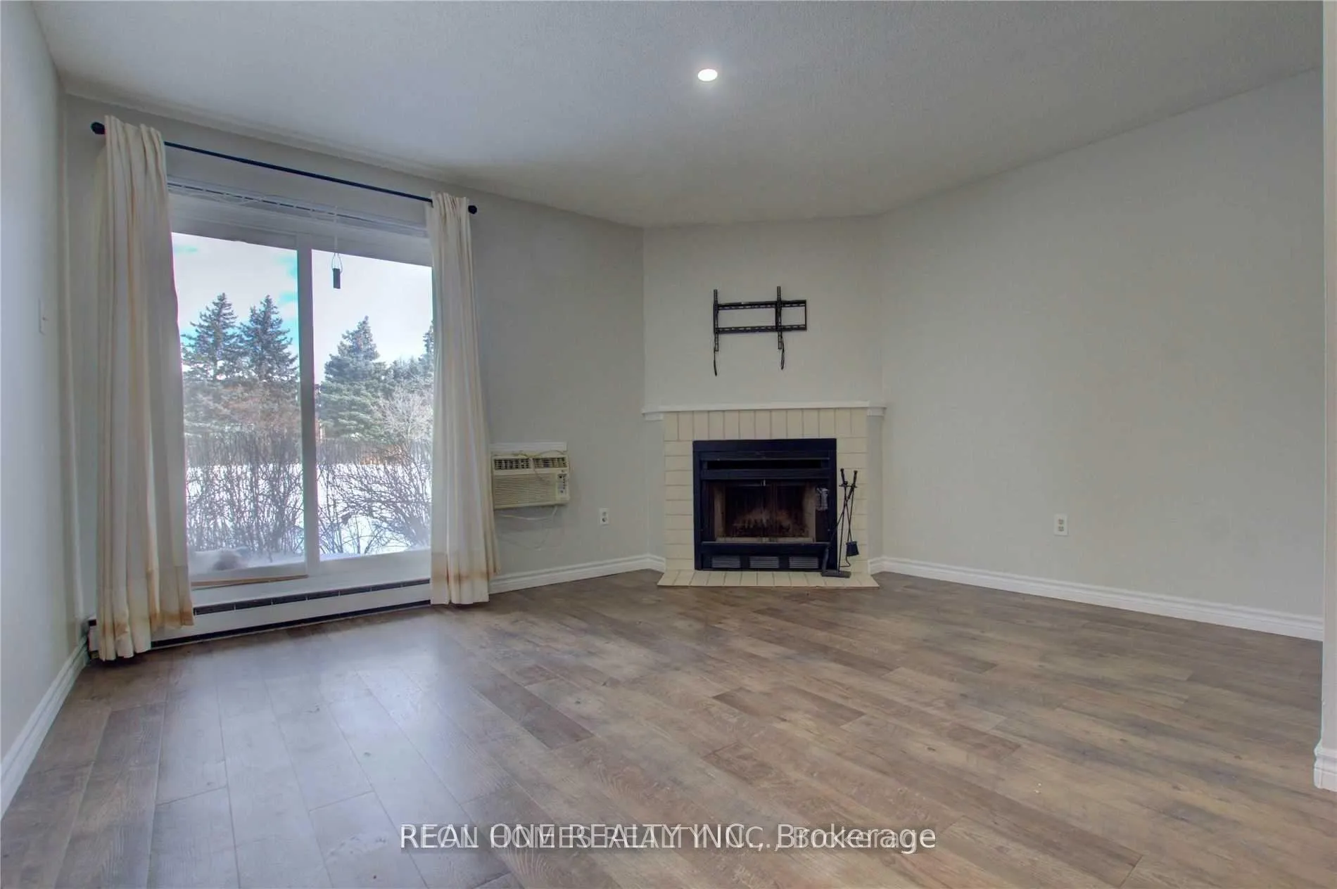 Photo 7 of Unit 1113, 1450 Glen Abbey Gate, Oakville, Glen Abbey — HOMEH