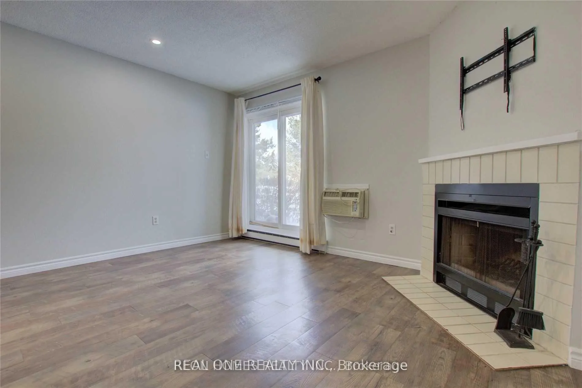Photo 8 of Unit 1113, 1450 Glen Abbey Gate, Oakville, Glen Abbey — HOMEH