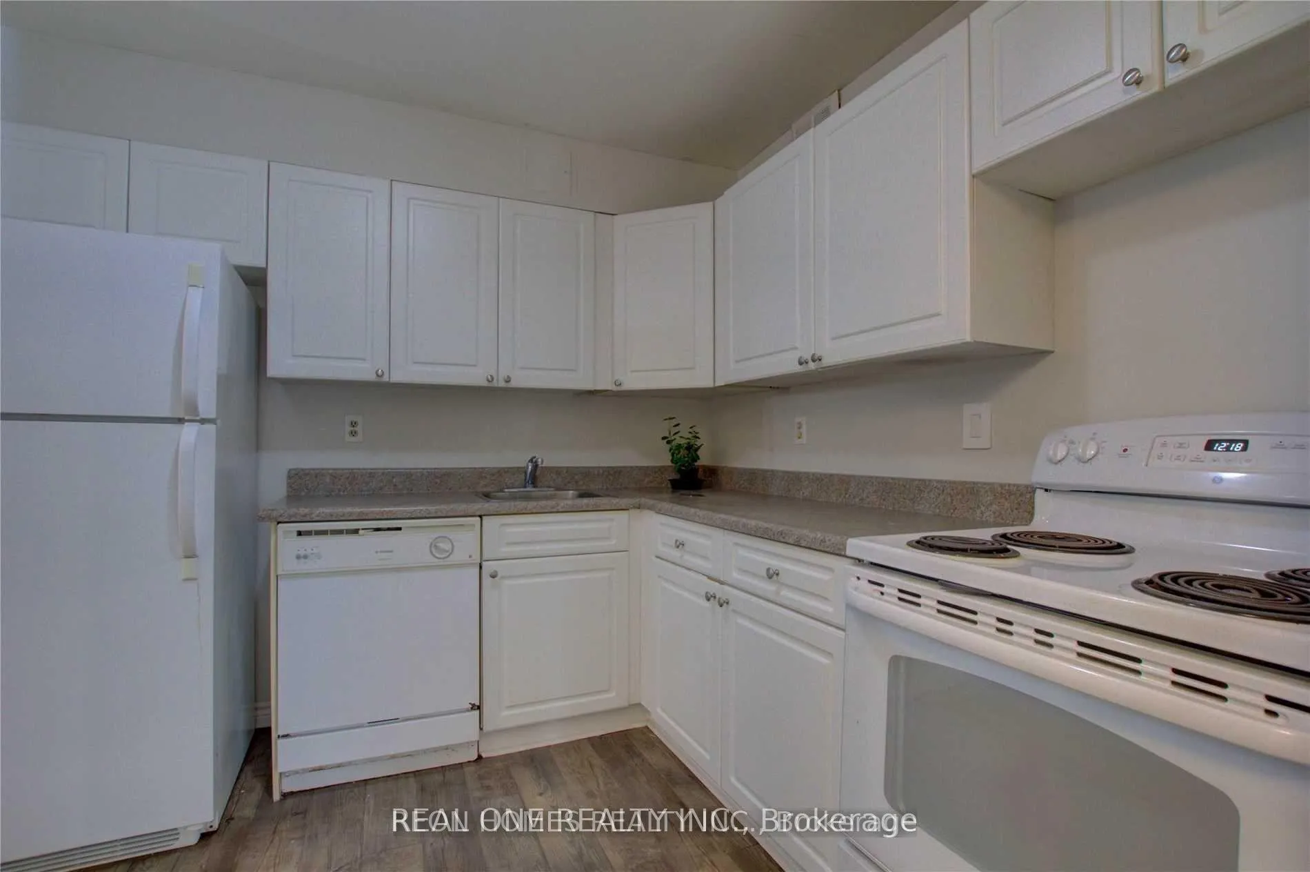 Photo 11 of Unit 1113, 1450 Glen Abbey Gate, Oakville, Glen Abbey — HOMEH