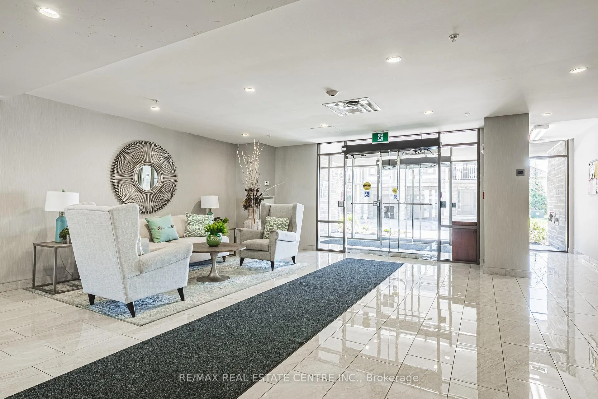 Photo 2 of Unit 333, 35 Southshore Crescent, Hamilton, Lakeshore — HOMEH