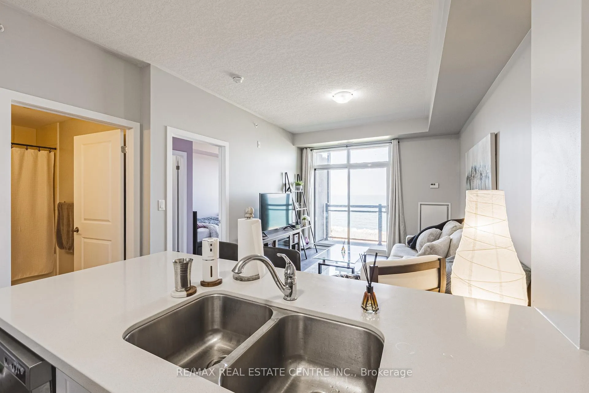 Photo 7 of Unit 333, 35 Southshore Crescent, Hamilton, Lakeshore — HOMEH