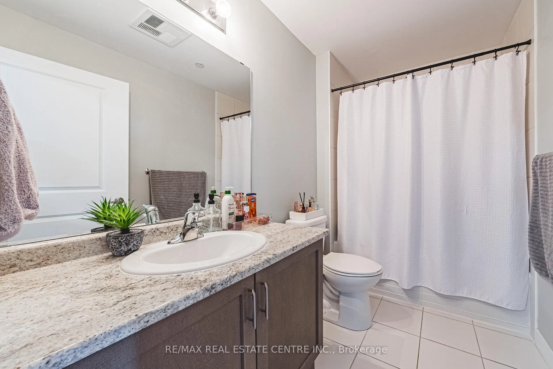 Photo 15 of Unit 333, 35 Southshore Crescent, Hamilton, Lakeshore — HOMEH