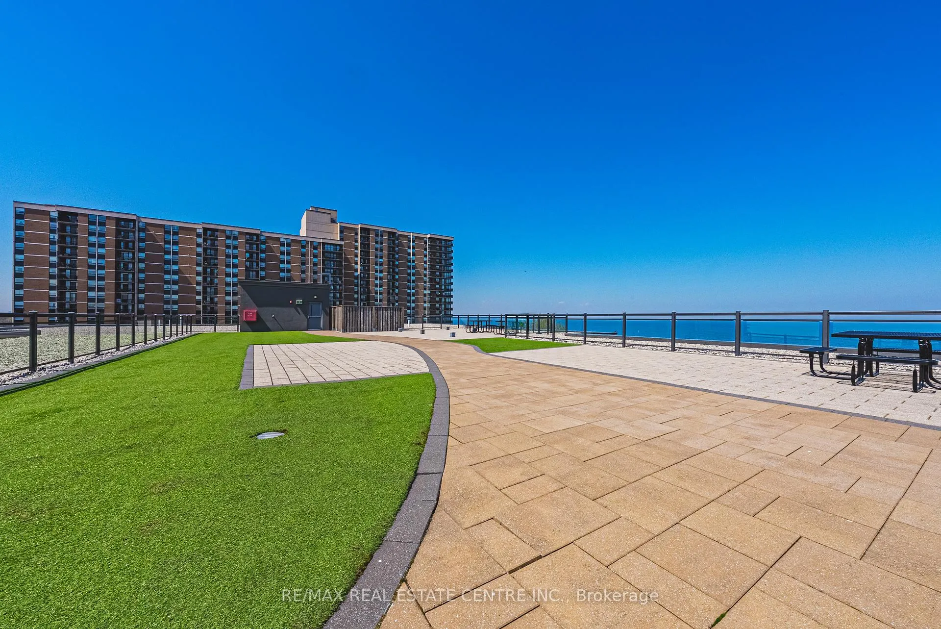 Photo 20 of Unit 333, 35 Southshore Crescent, Hamilton, Lakeshore — HOMEH