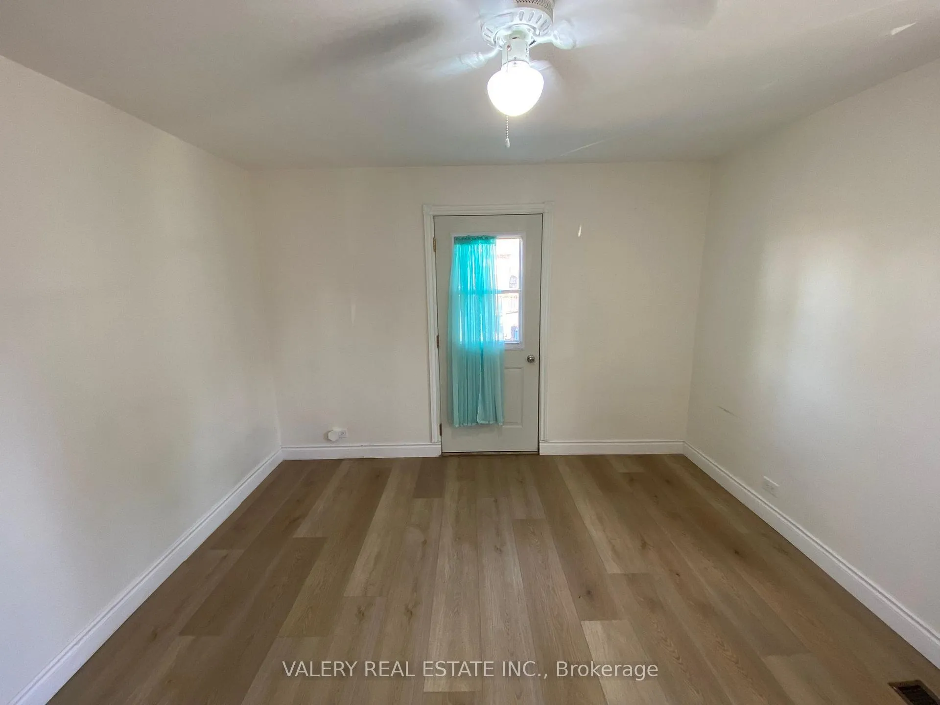 Photo 4 of Unit Main, 374 Edmonton Street, Hamilton, Crown Point — HOMEH