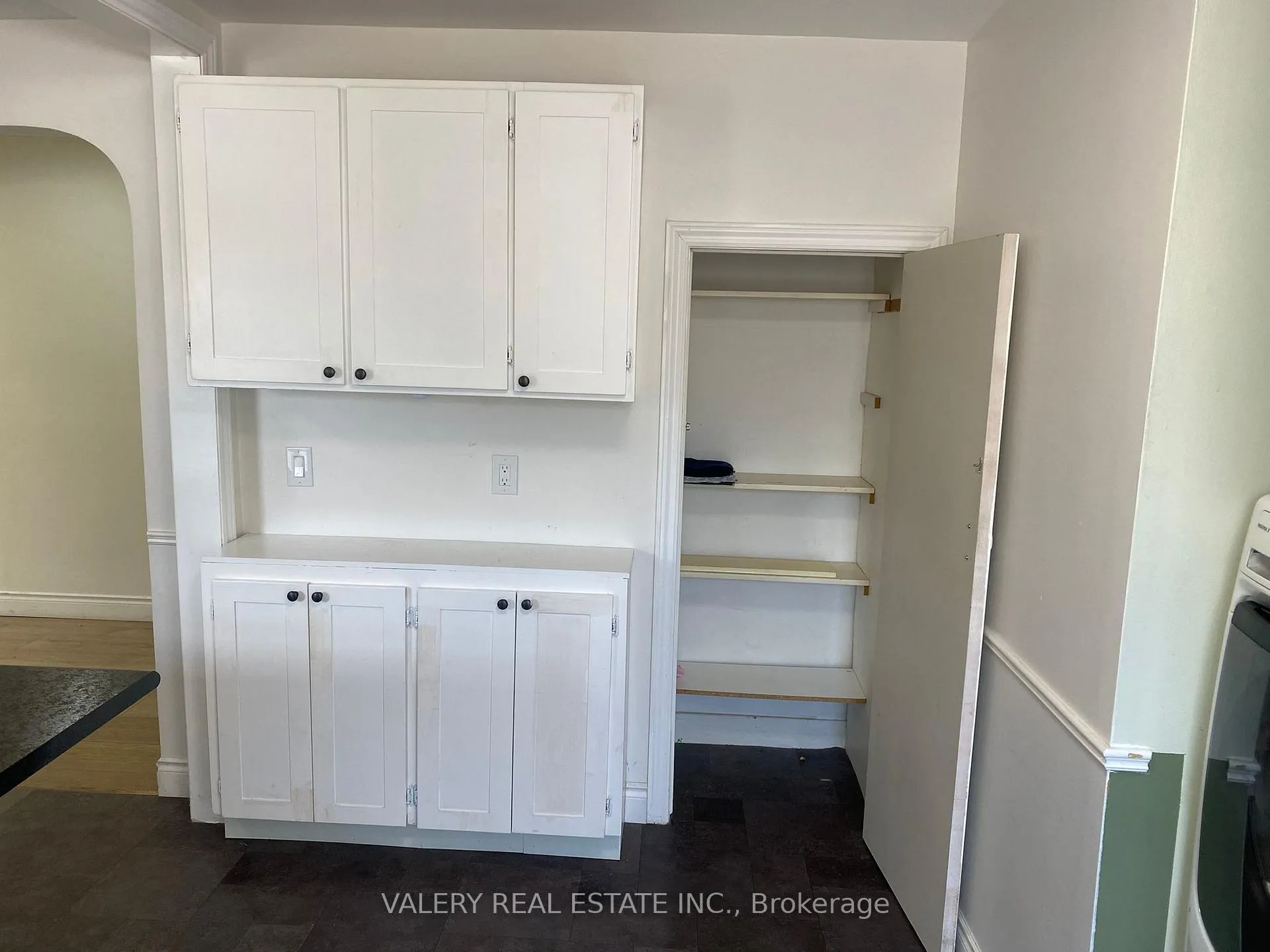 Photo 5 of Unit Main, 374 Edmonton Street, Hamilton, Crown Point — HOMEH