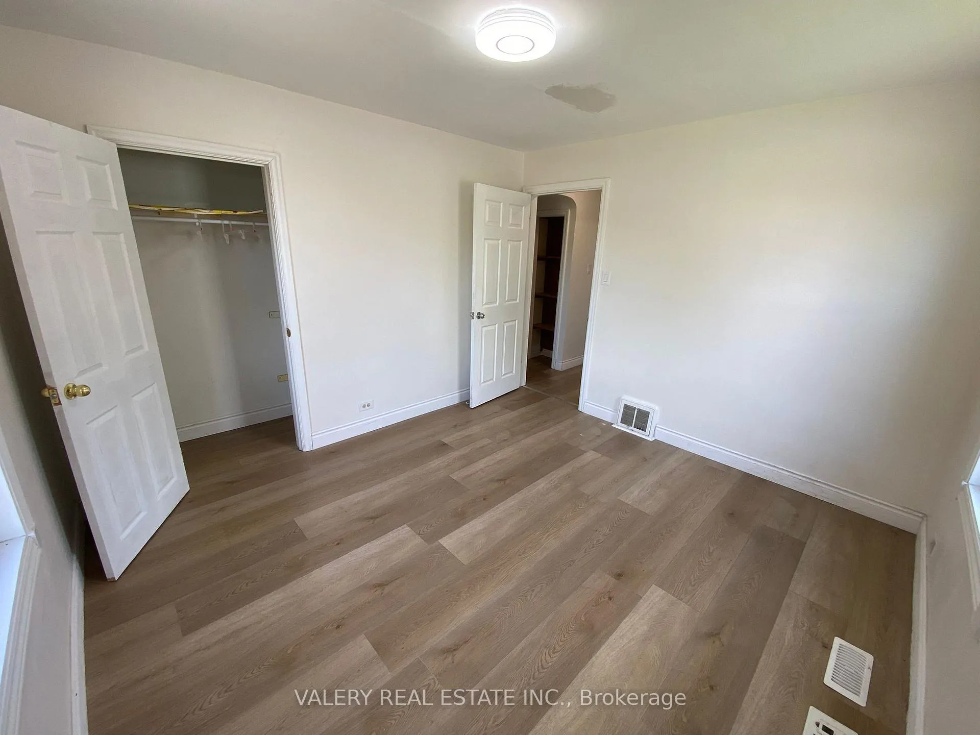 Photo 7 of Unit Main, 374 Edmonton Street, Hamilton, Crown Point — HOMEH