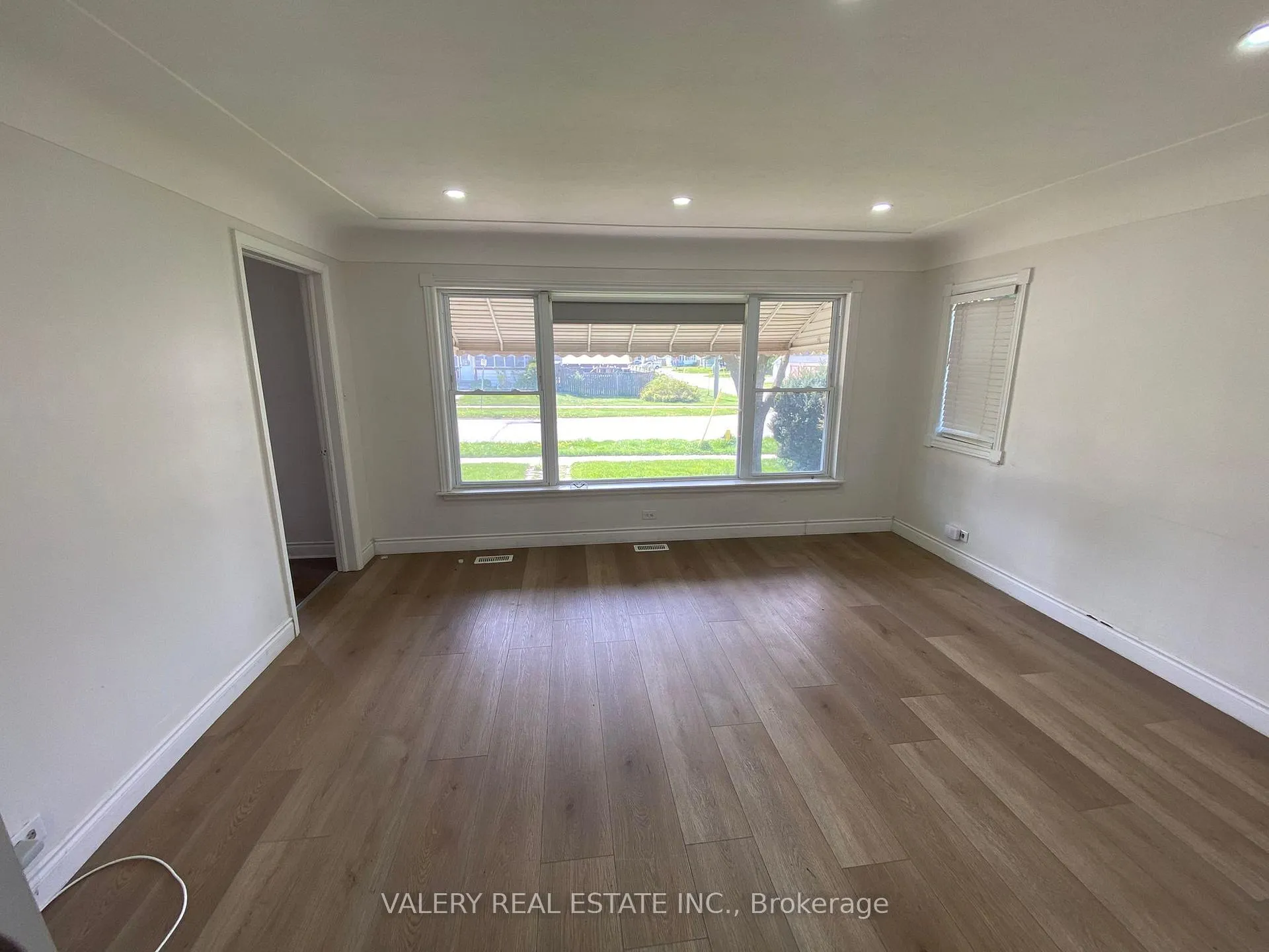 Photo 9 of Unit Main, 374 Edmonton Street, Hamilton, Crown Point — HOMEH