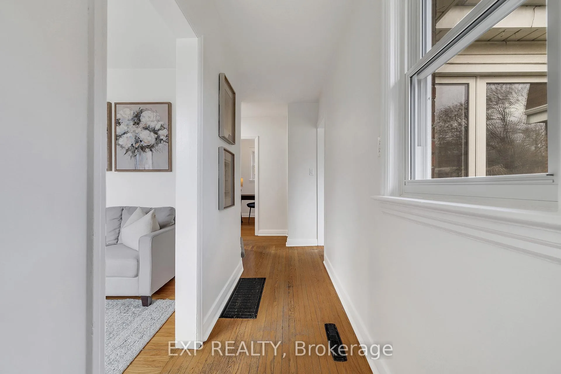 Photo 2 of 14 Martin Avenue, Cambridge, Galt City Centre — HOMEH