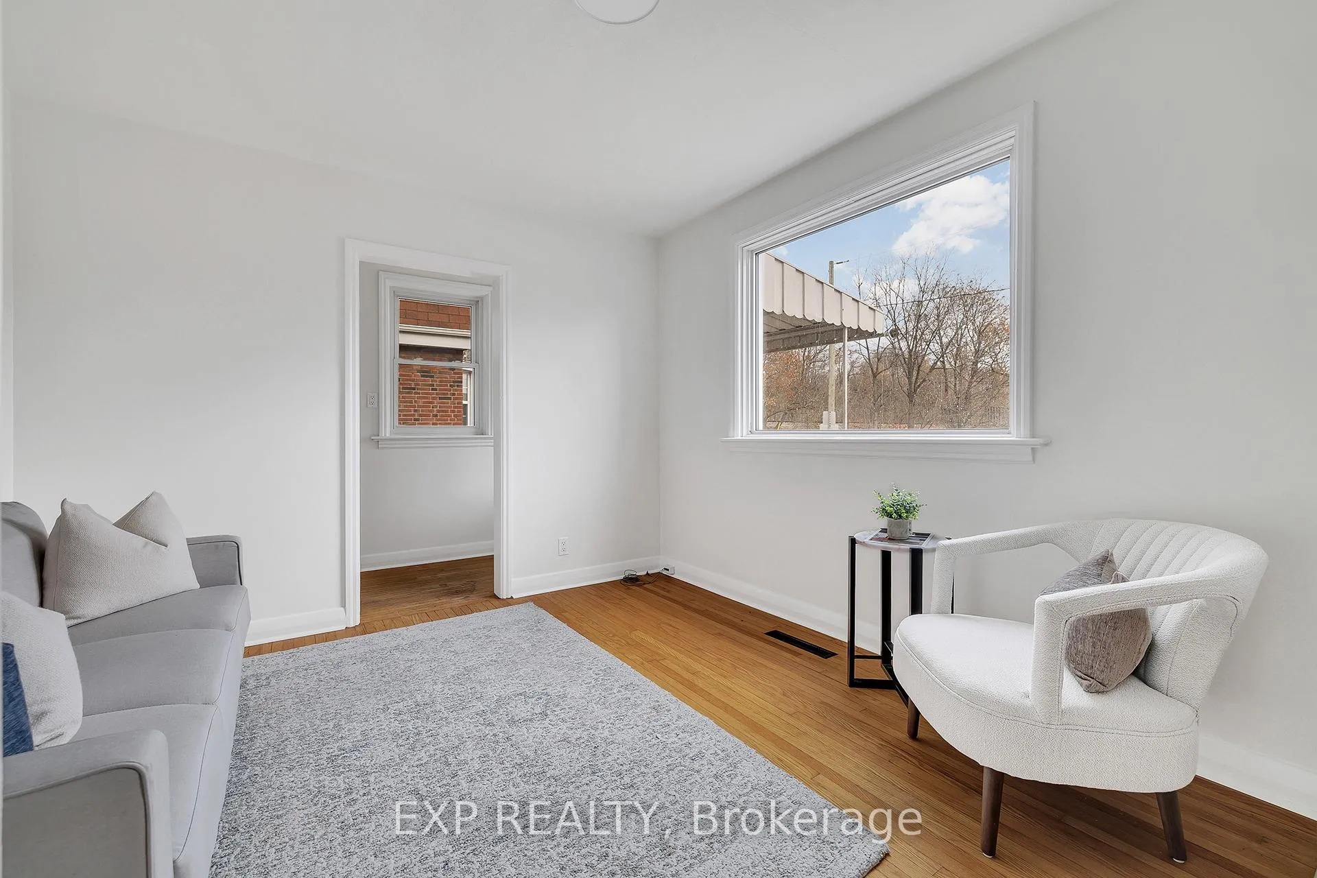 Photo 4 of 14 Martin Avenue, Cambridge, Galt City Centre — HOMEH