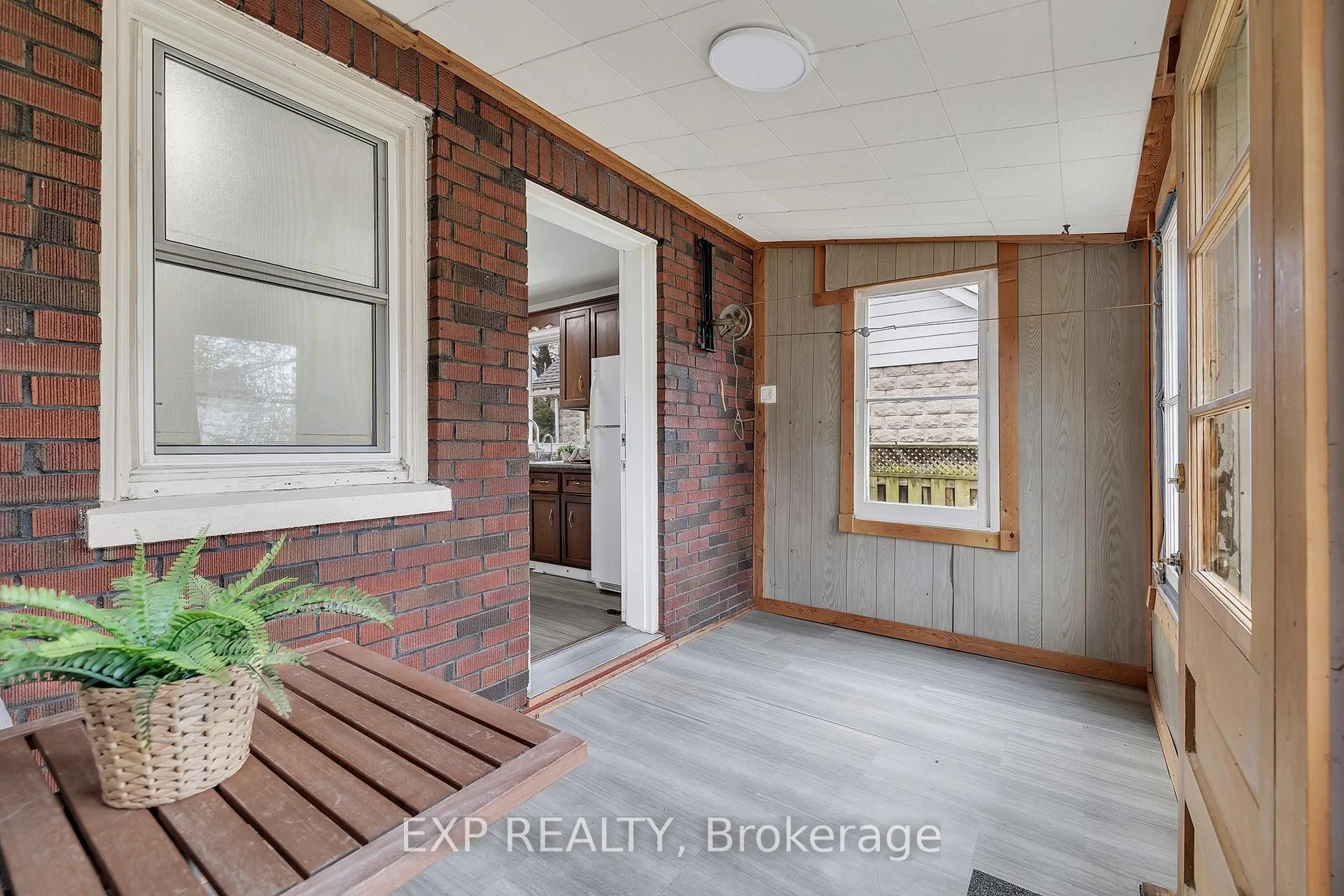 Photo 10 of 14 Martin Avenue, Cambridge, Galt City Centre — HOMEH