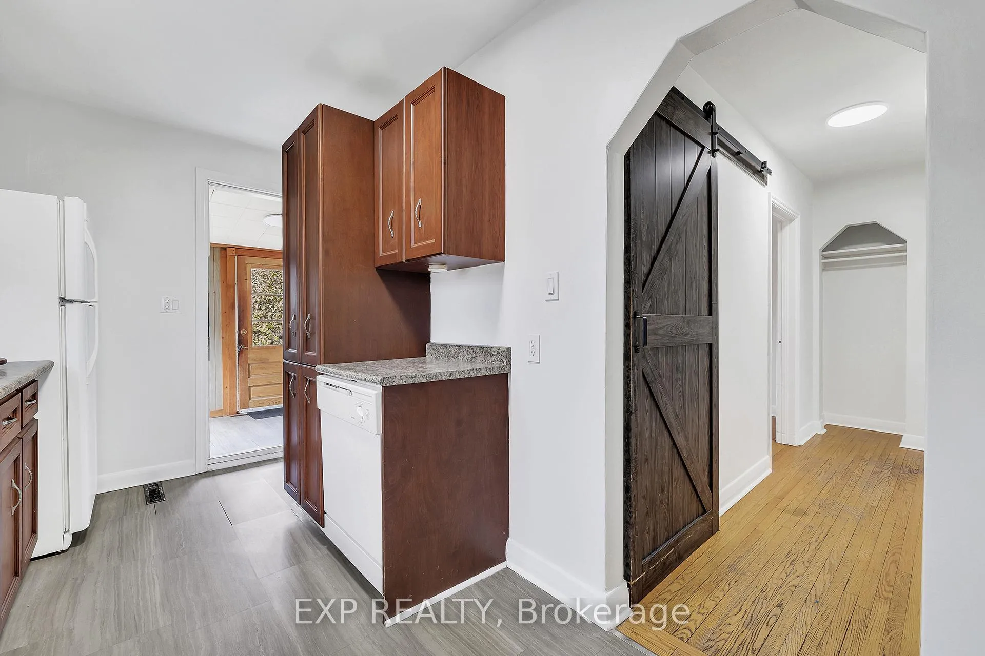 Photo 12 of 14 Martin Avenue, Cambridge, Galt City Centre — HOMEH