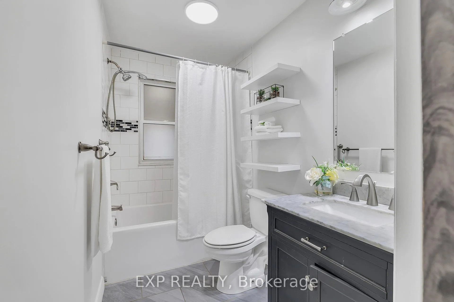 Photo 13 of 14 Martin Avenue, Cambridge, Galt City Centre — HOMEH