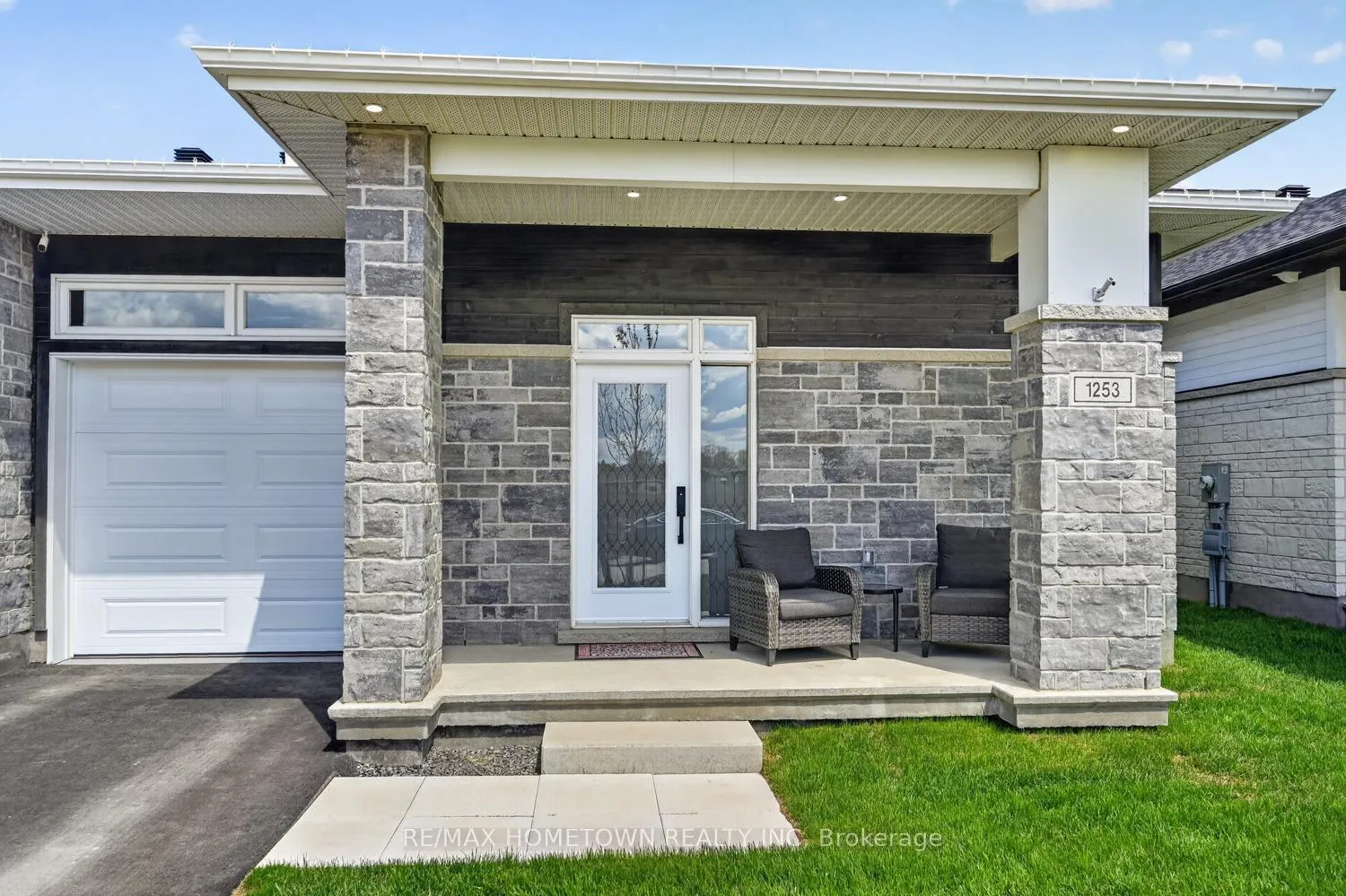 Photo 3 of 1253 Potter Drive, Brockville — HOMEH