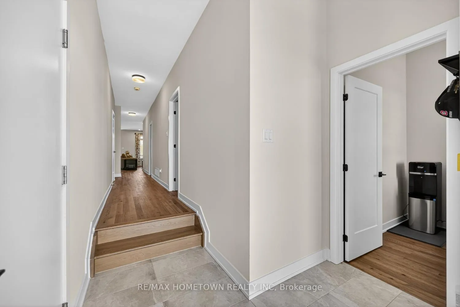 Photo 5 of 1253 Potter Drive, Brockville — HOMEH