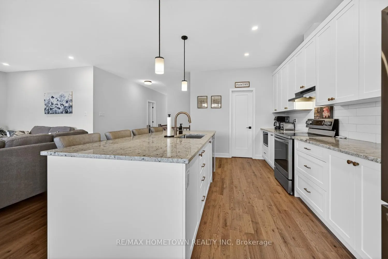 Photo 20 of 1253 Potter Drive, Brockville — HOMEH