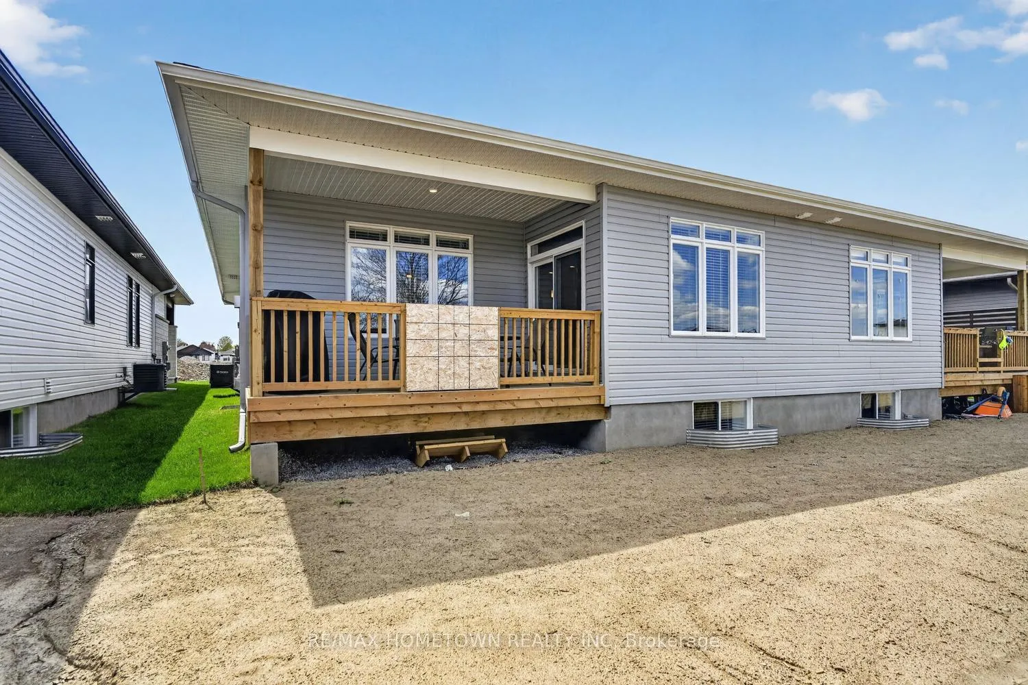 Photo 43 of 1253 Potter Drive, Brockville — HOMEH
