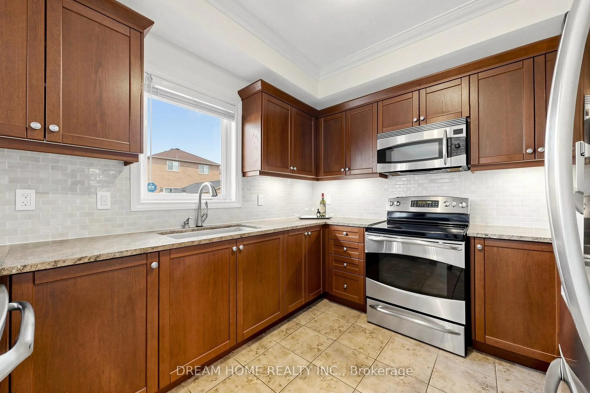 Photo 9 of 1342 Corm Street, Innisfil, Alcona — HOMEH