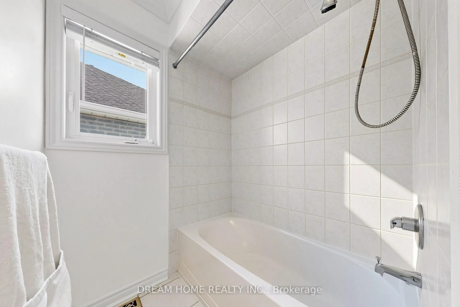 Photo 31 of 1342 Corm Street, Innisfil, Alcona — HOMEH