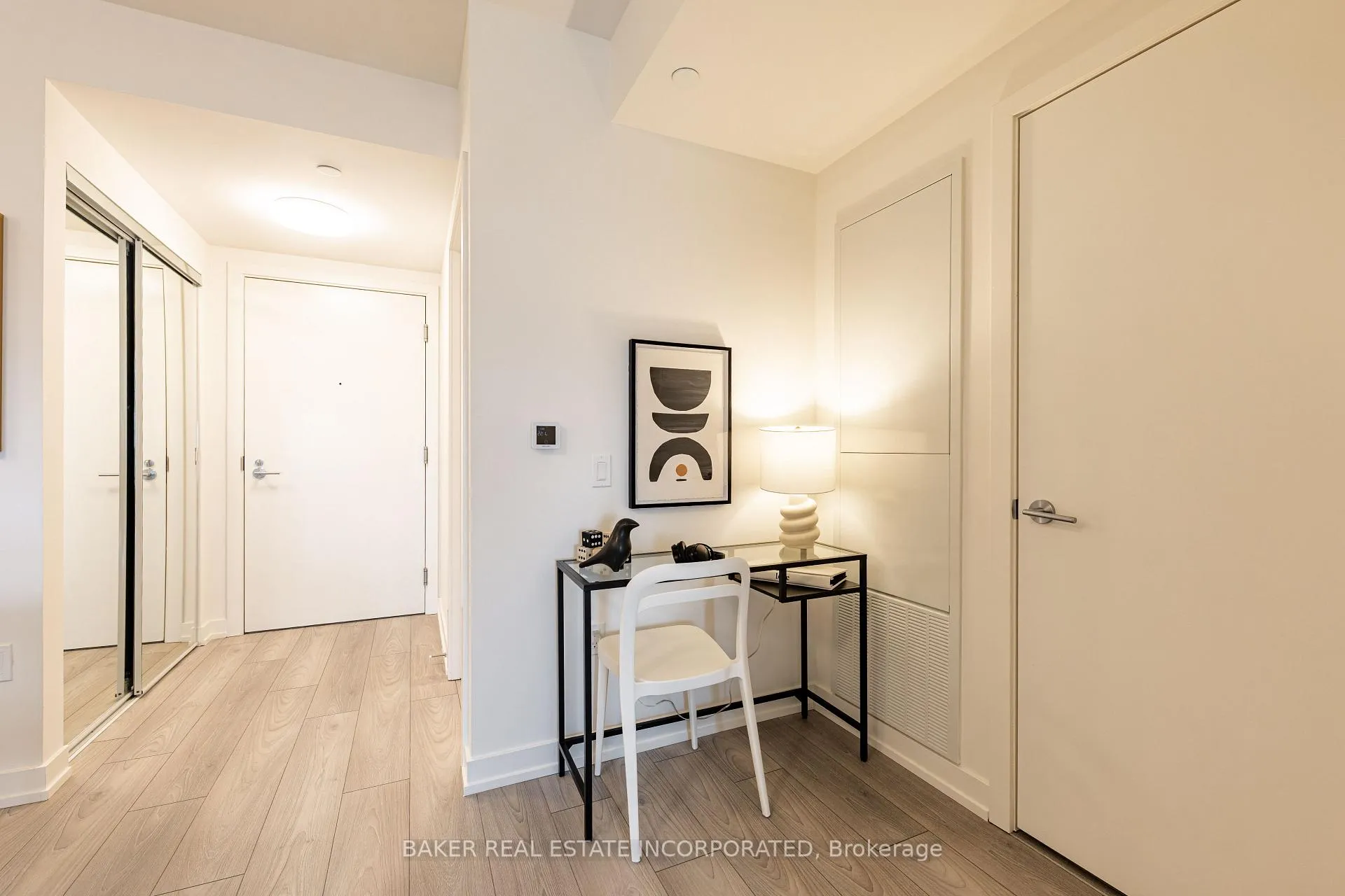 Photo 5 of Unit 2907, 223 Redpath Avenue, Toronto, Mount Pleasant West — HOMEH