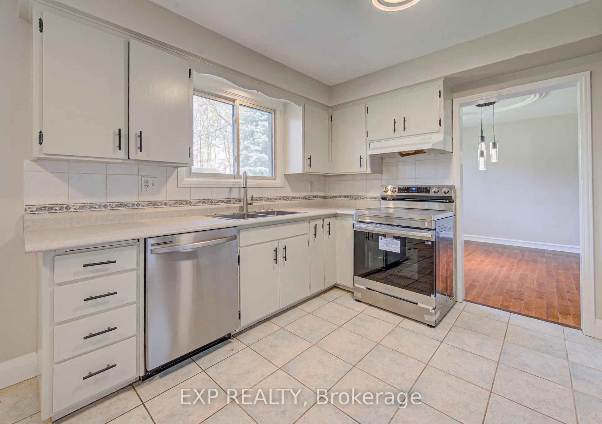 Photo 12 of 144 Shuh Avenue, Kitchener — HOMEH