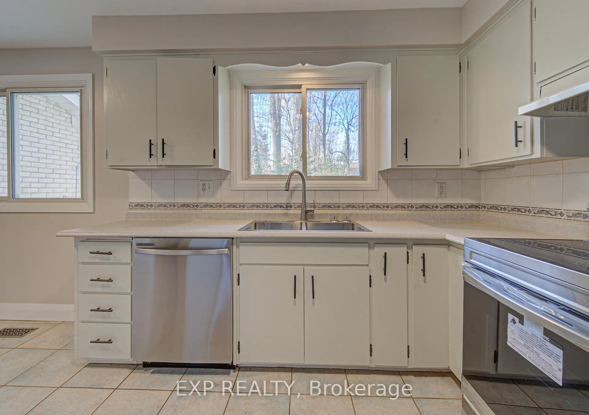 Photo 13 of 144 Shuh Avenue, Kitchener — HOMEH