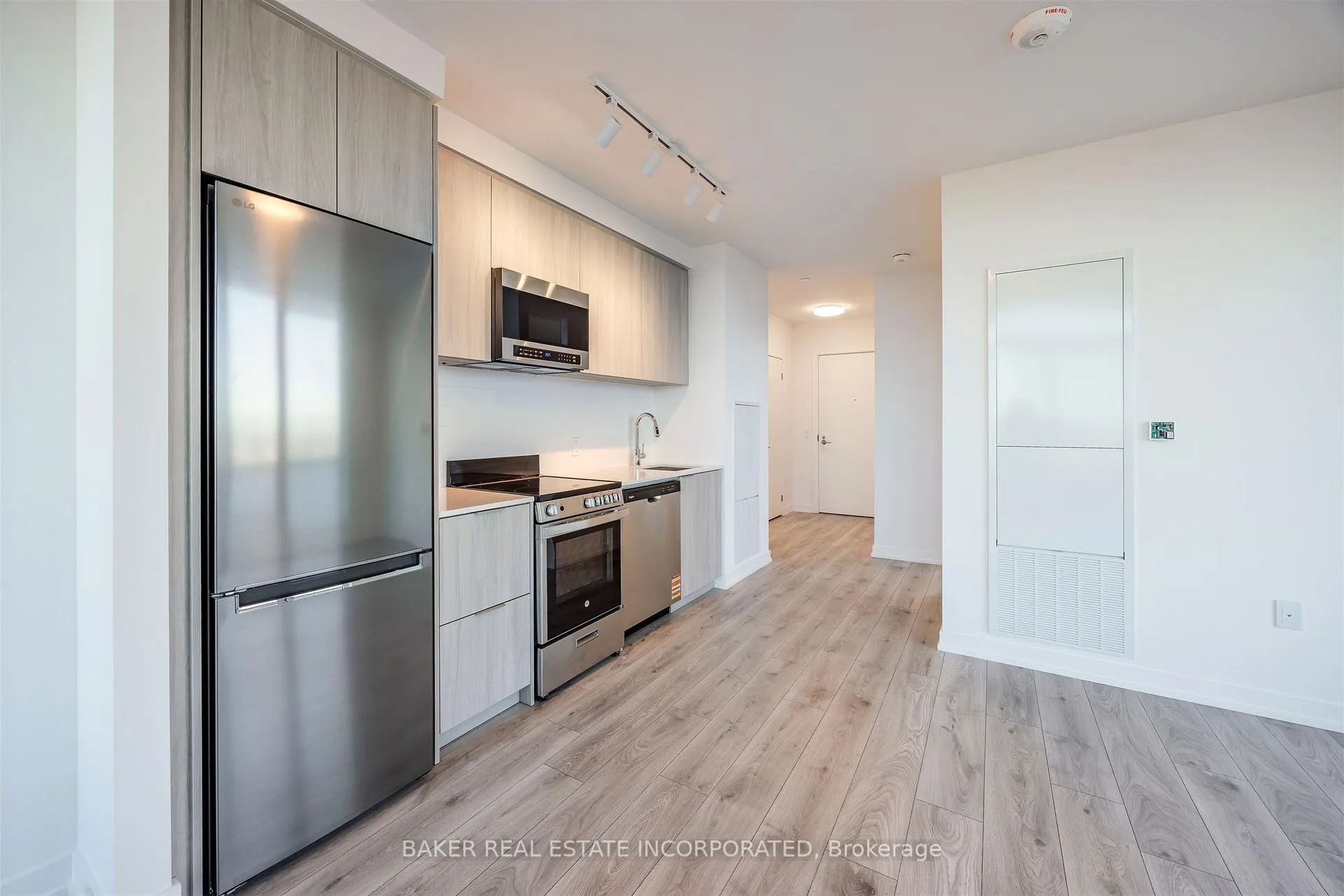 Photo 3 of Unit 3906, 223 Redpath Avenue, Toronto, Mount Pleasant West — HOMEH