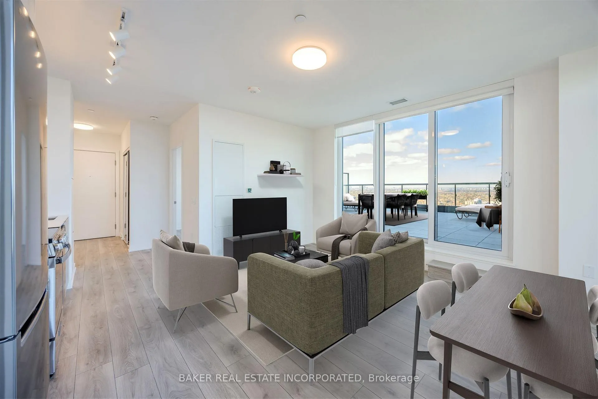 Photo 4 of Unit 3906, 223 Redpath Avenue, Toronto, Mount Pleasant West — HOMEH