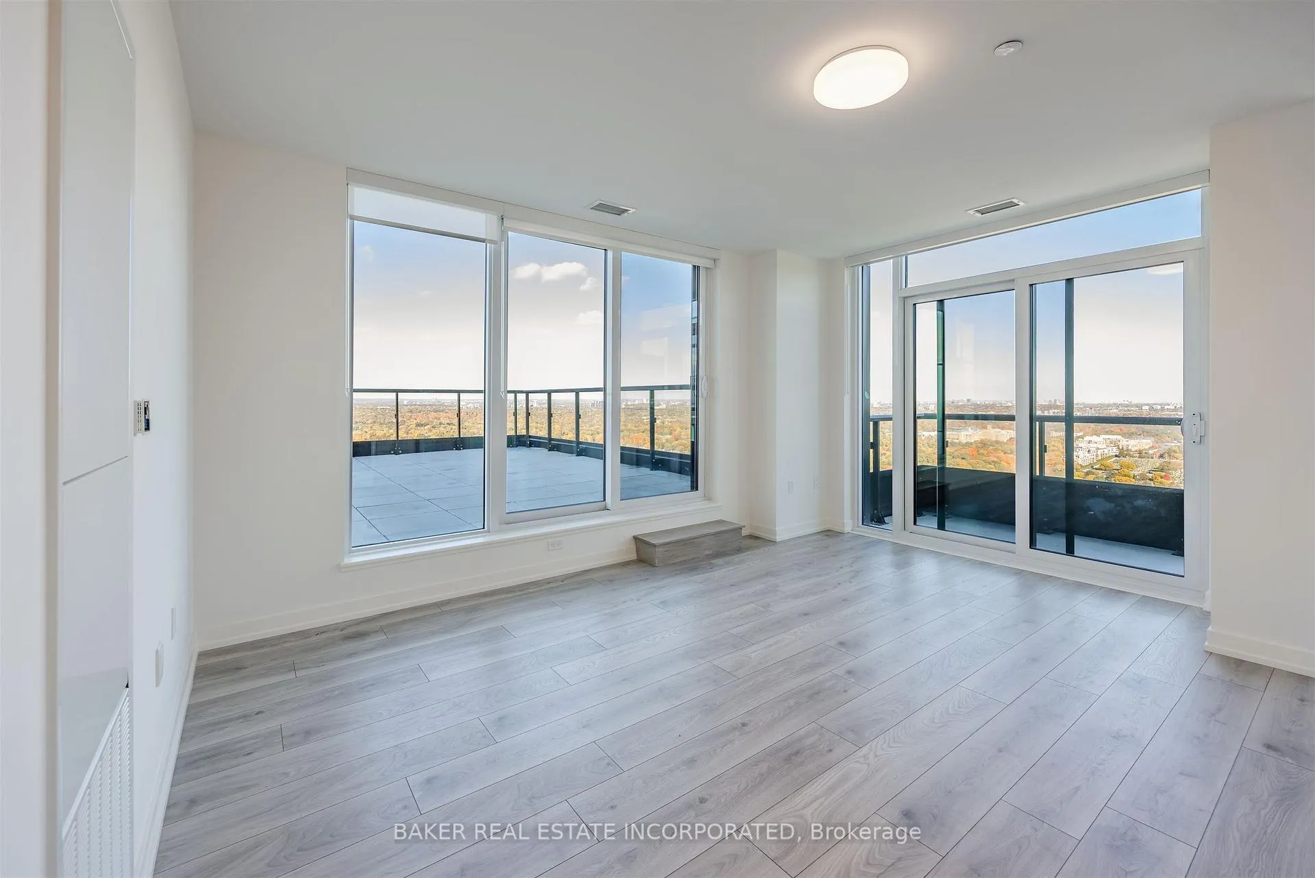 Photo 5 of Unit 3906, 223 Redpath Avenue, Toronto, Mount Pleasant West — HOMEH