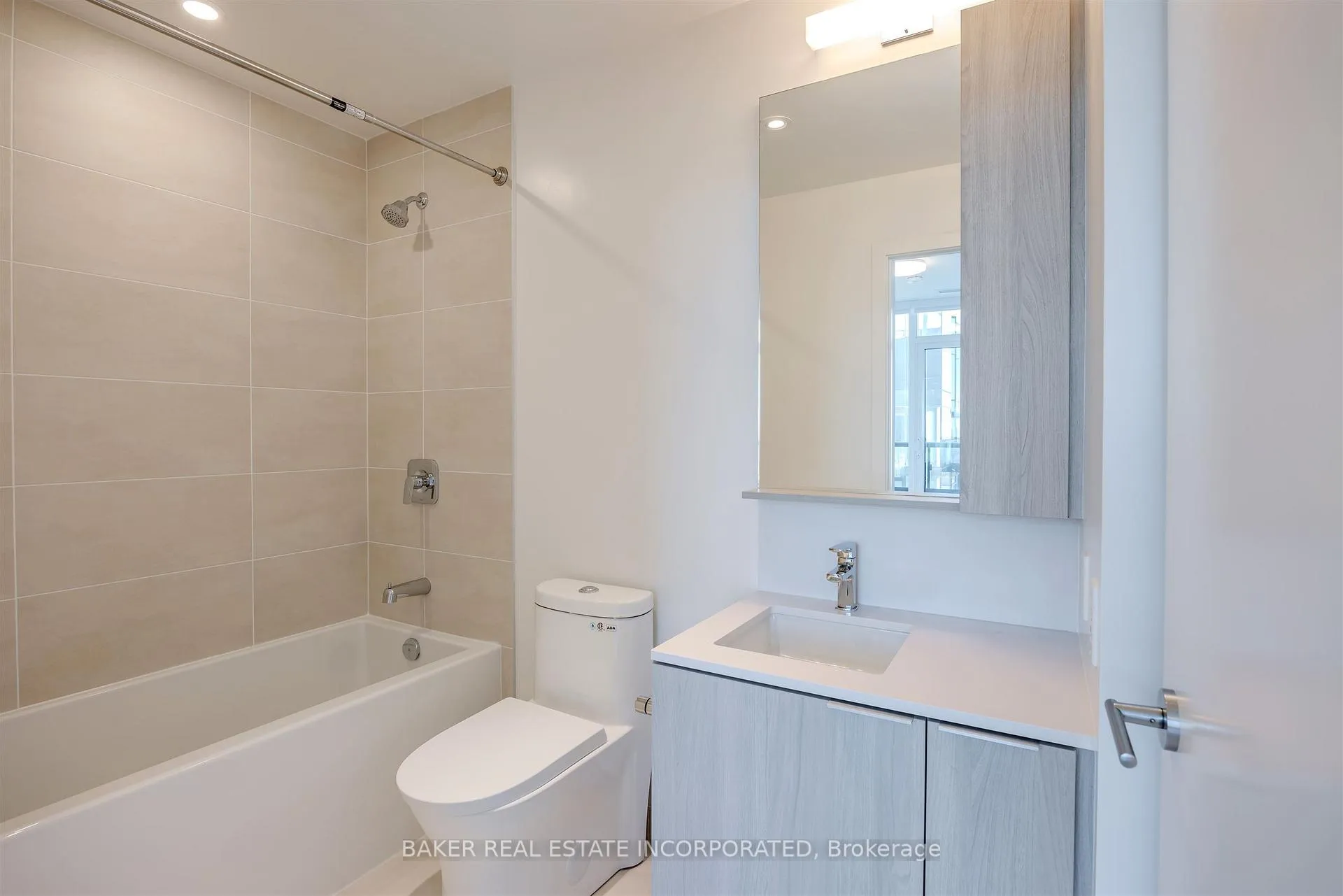 Photo 7 of Unit 3906, 223 Redpath Avenue, Toronto, Mount Pleasant West — HOMEH