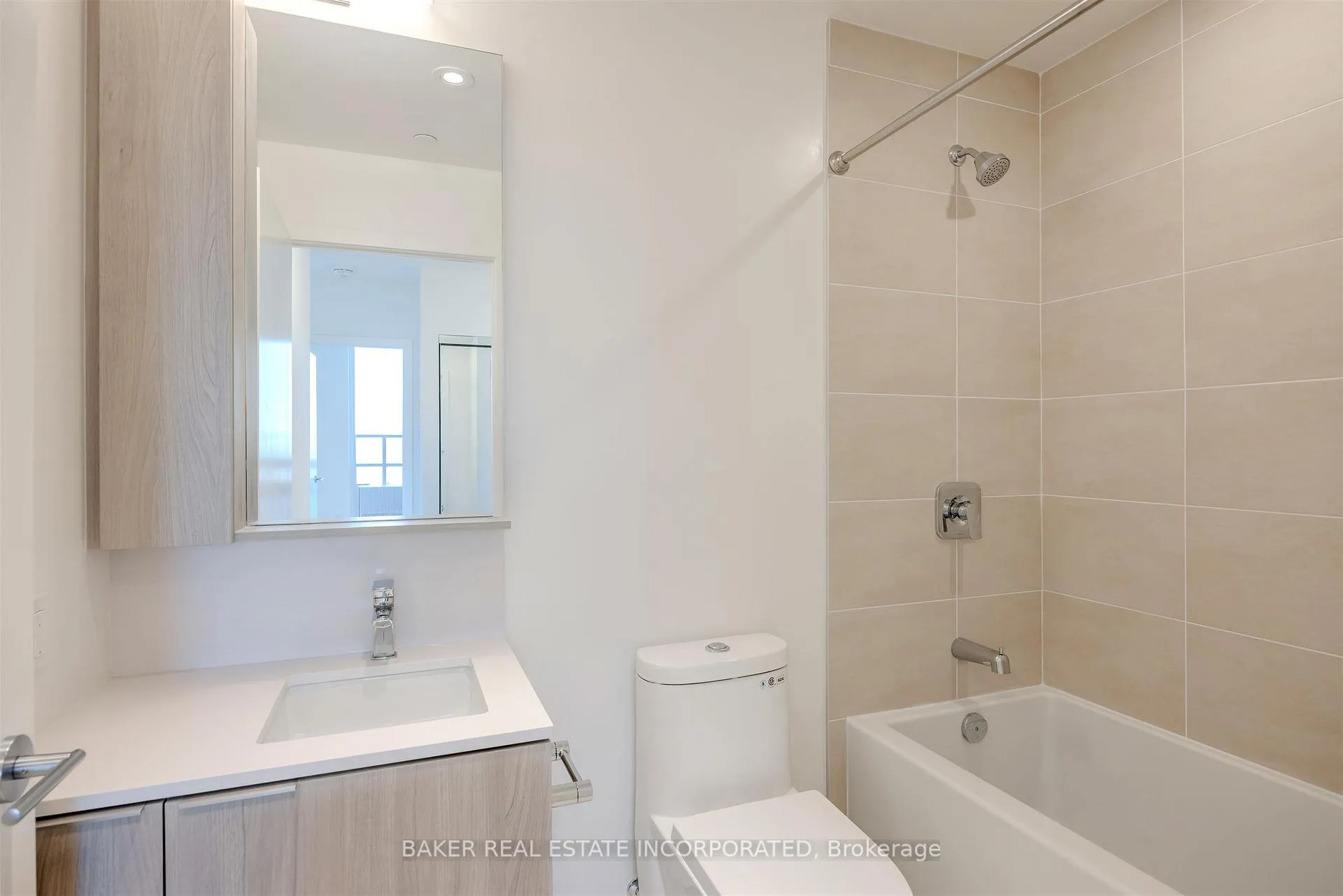 Photo 9 of Unit 3906, 223 Redpath Avenue, Toronto, Mount Pleasant West — HOMEH