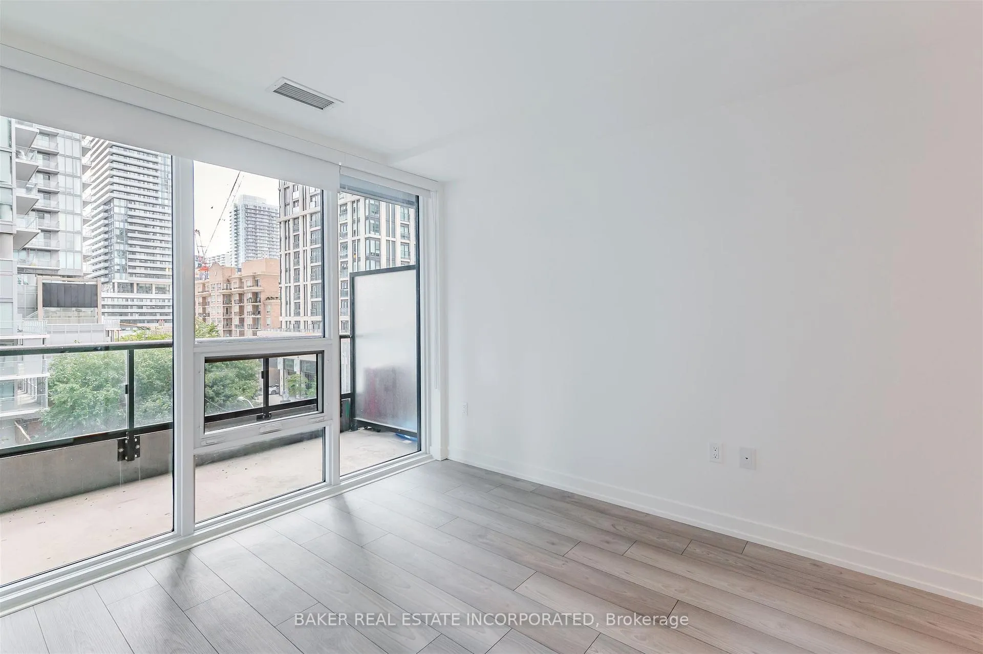 Photo 2 of Unit 202, 223 Redpath Avenue, Toronto, Mount Pleasant West — HOMEH