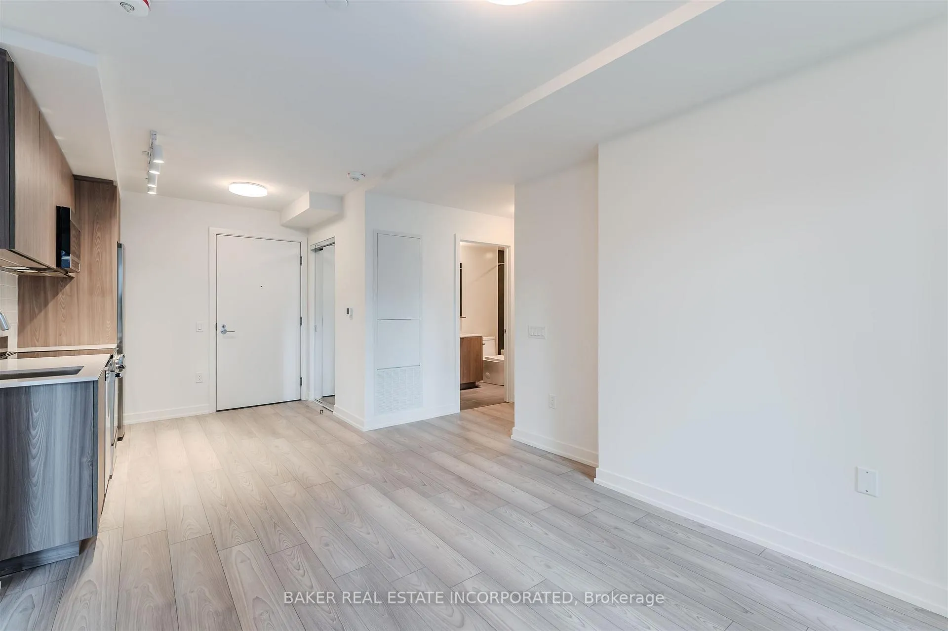 Photo 4 of Unit 202, 223 Redpath Avenue, Toronto, Mount Pleasant West — HOMEH