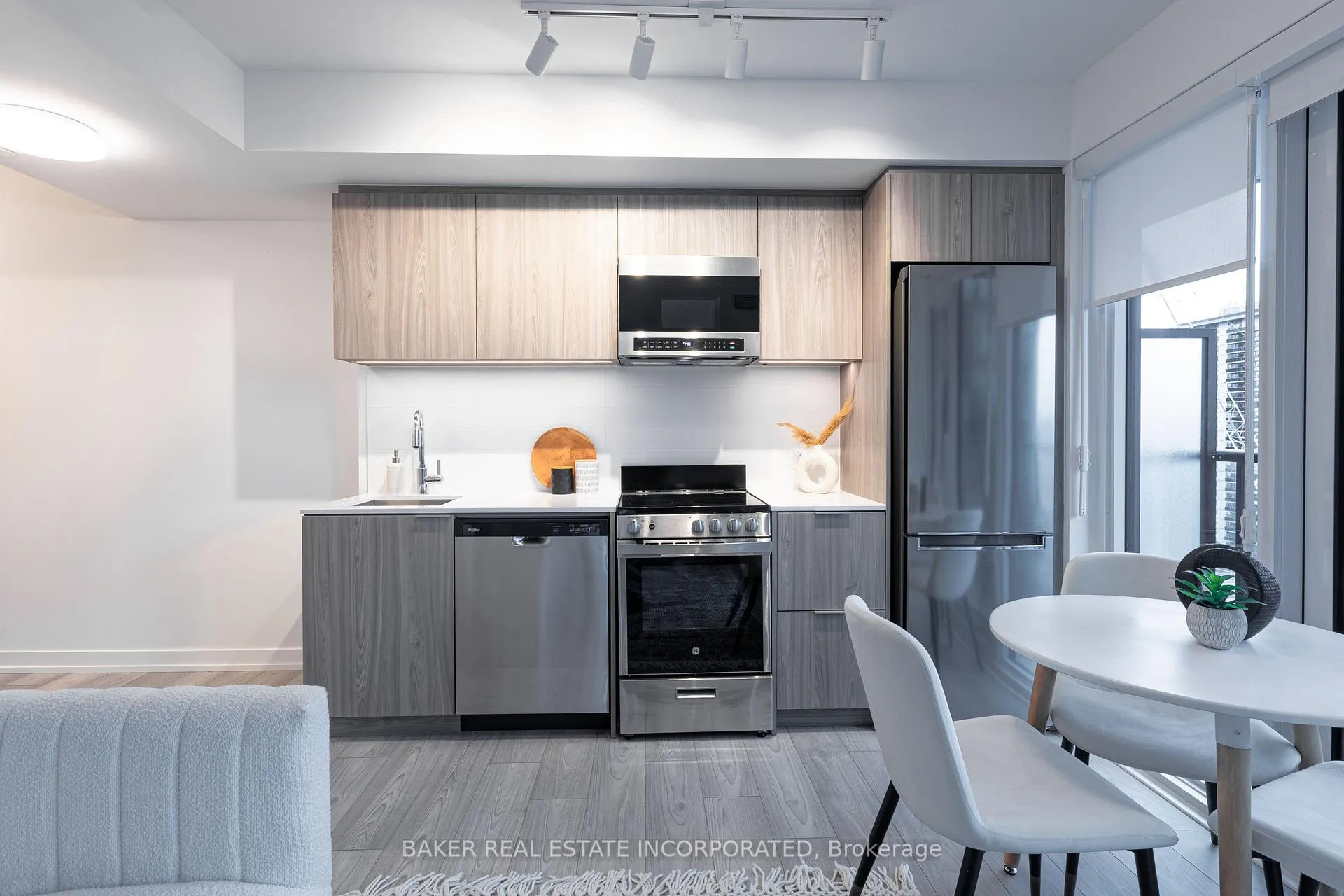 Photo 3 of Unit 3710, 223 Redpath Avenue, Toronto, Mount Pleasant West — HOMEH