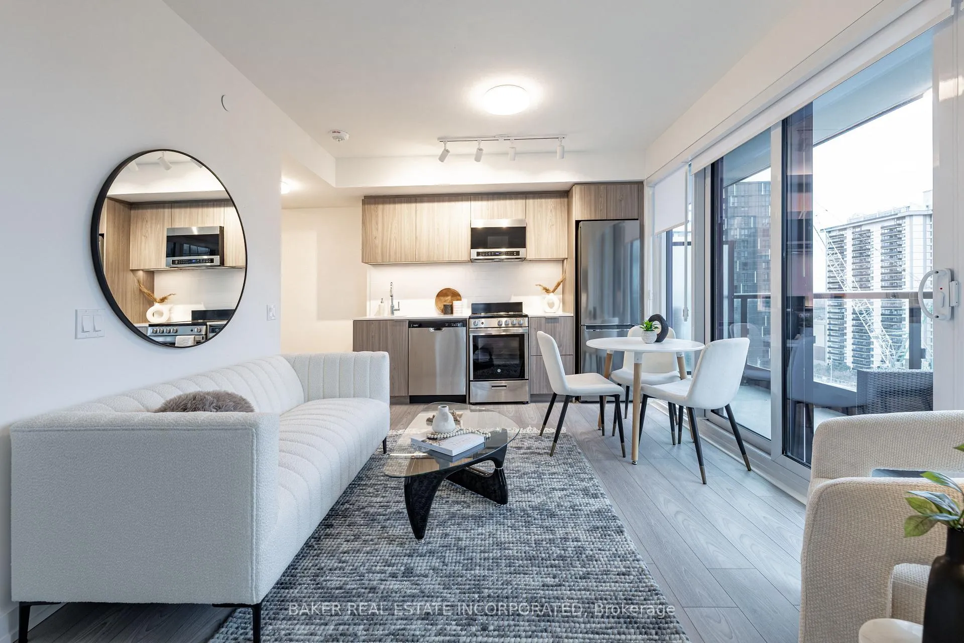 Photo 4 of Unit 3710, 223 Redpath Avenue, Toronto, Mount Pleasant West — HOMEH