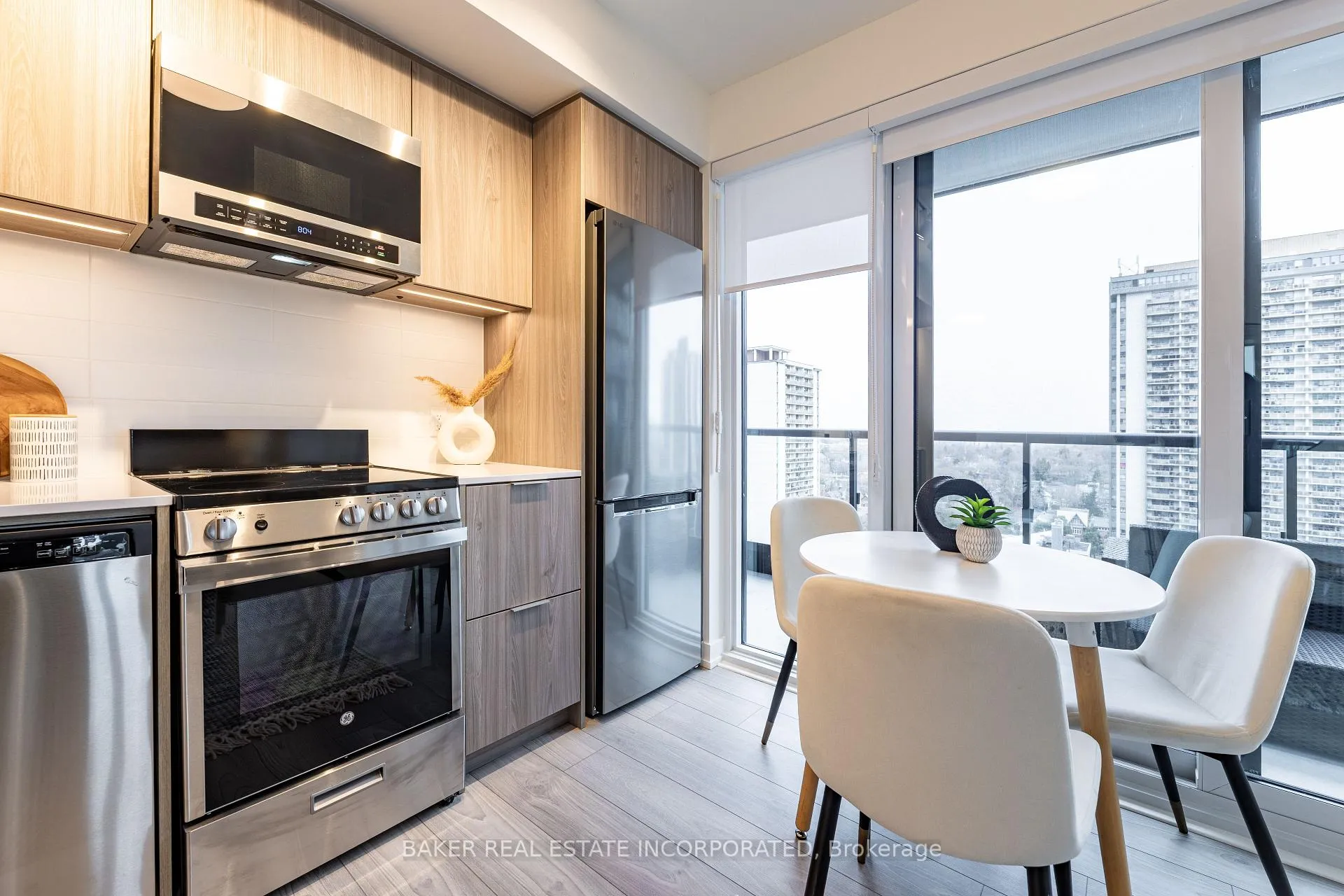Photo 13 of Unit 3710, 223 Redpath Avenue, Toronto, Mount Pleasant West — HOMEH