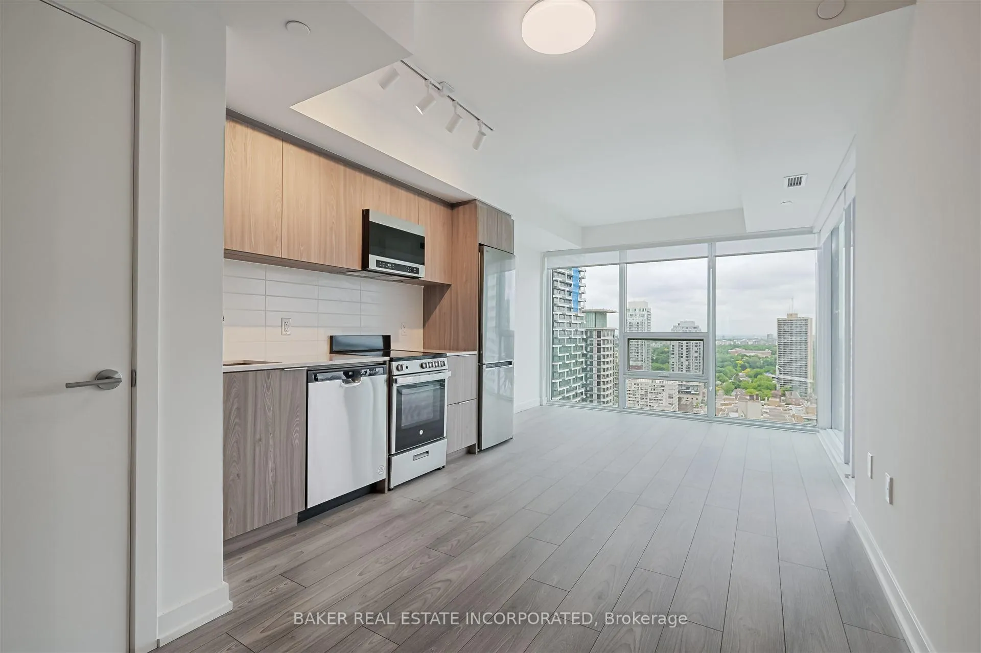 Photo 3 of Unit 3005, 223 Redpath Avenue, Toronto, Mount Pleasant West — HOMEH