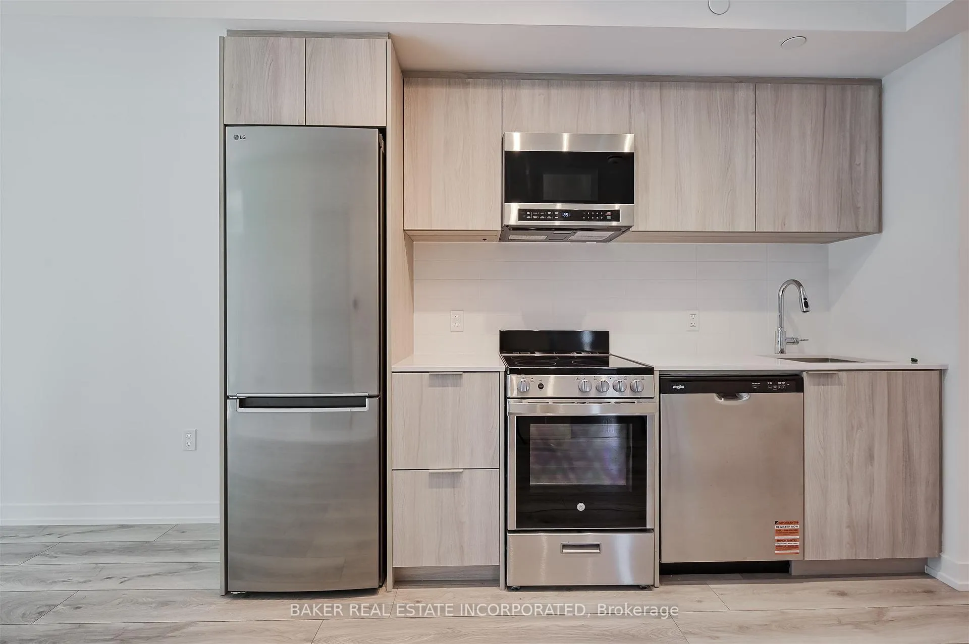 Photo 3 of Unit 2402, 223 Redpath Avenue, Toronto, Mount Pleasant West — HOMEH