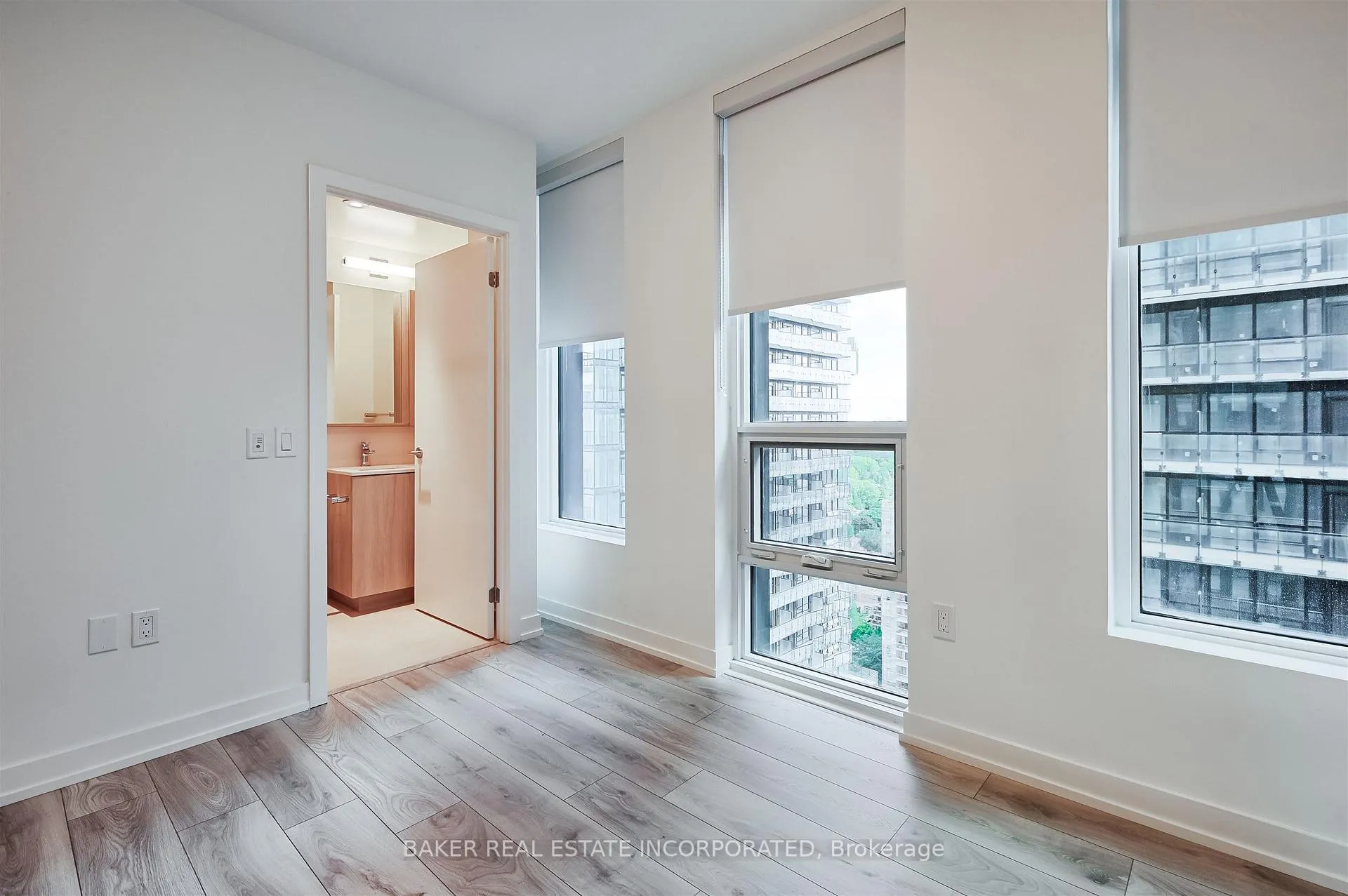 Photo 6 of Unit 2402, 223 Redpath Avenue, Toronto, Mount Pleasant West — HOMEH