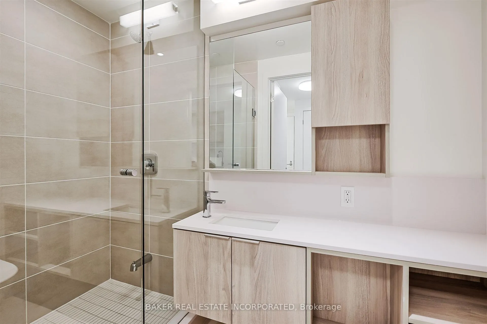 Photo 8 of Unit 2402, 223 Redpath Avenue, Toronto, Mount Pleasant West — HOMEH