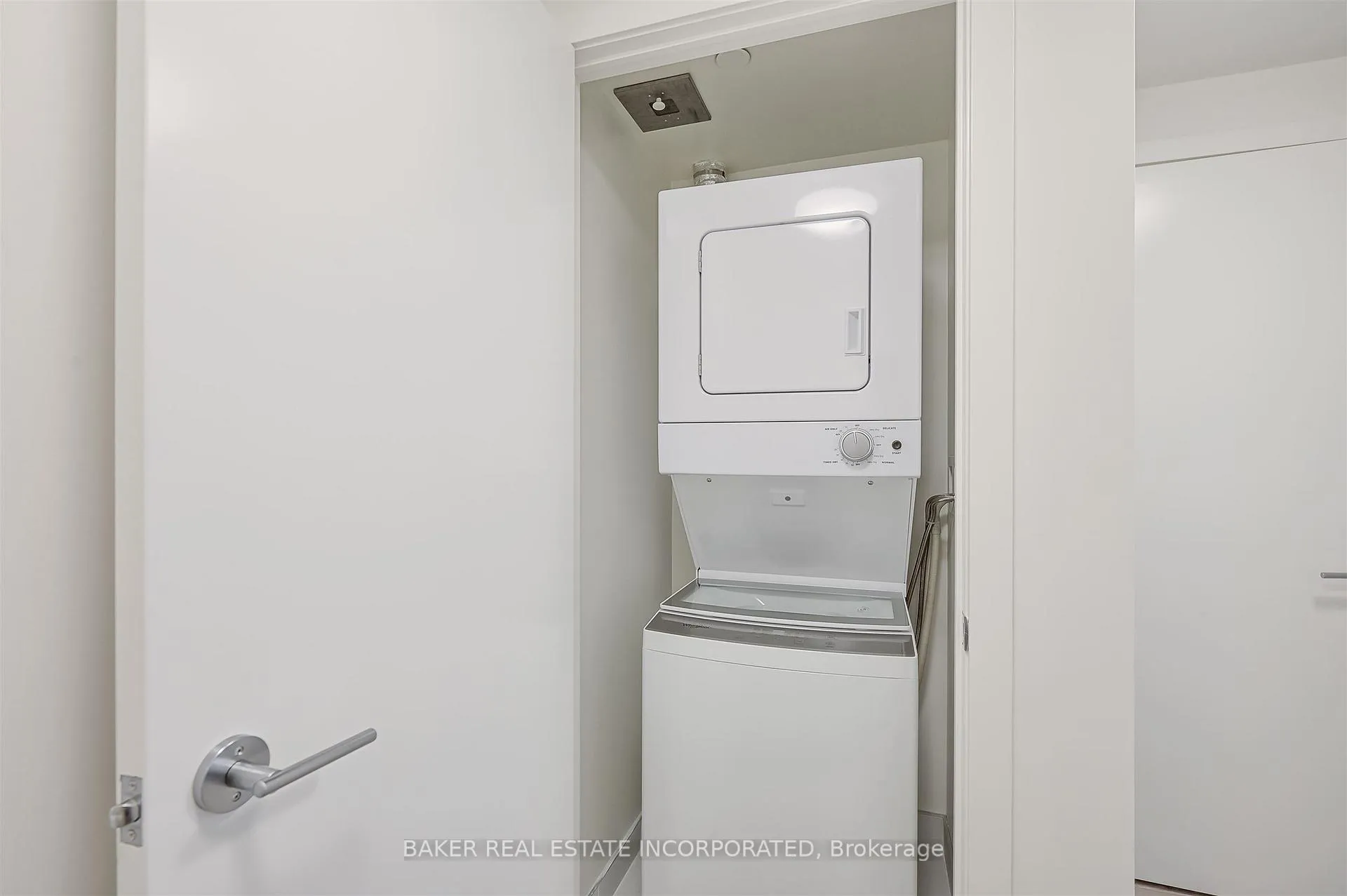 Photo 12 of Unit 2402, 223 Redpath Avenue, Toronto, Mount Pleasant West — HOMEH