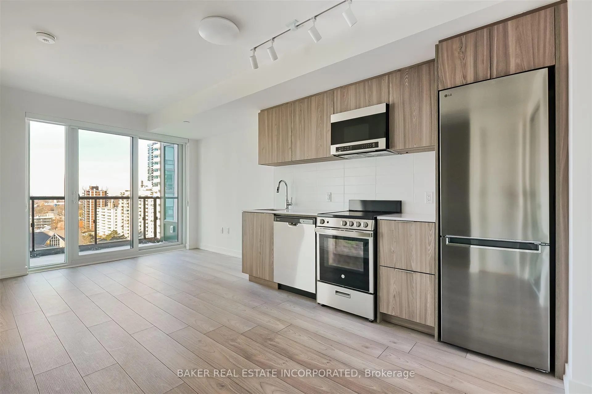 Photo 3 of Unit 2906, 223 Redpath Avenue, Toronto, Mount Pleasant West — HOMEH