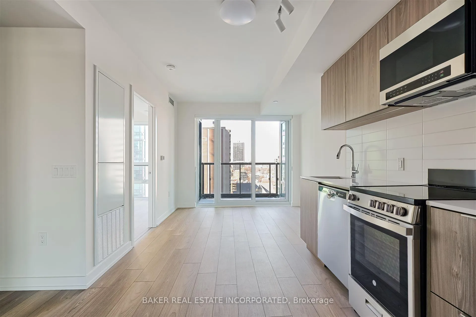 Photo 6 of Unit 2906, 223 Redpath Avenue, Toronto, Mount Pleasant West — HOMEH