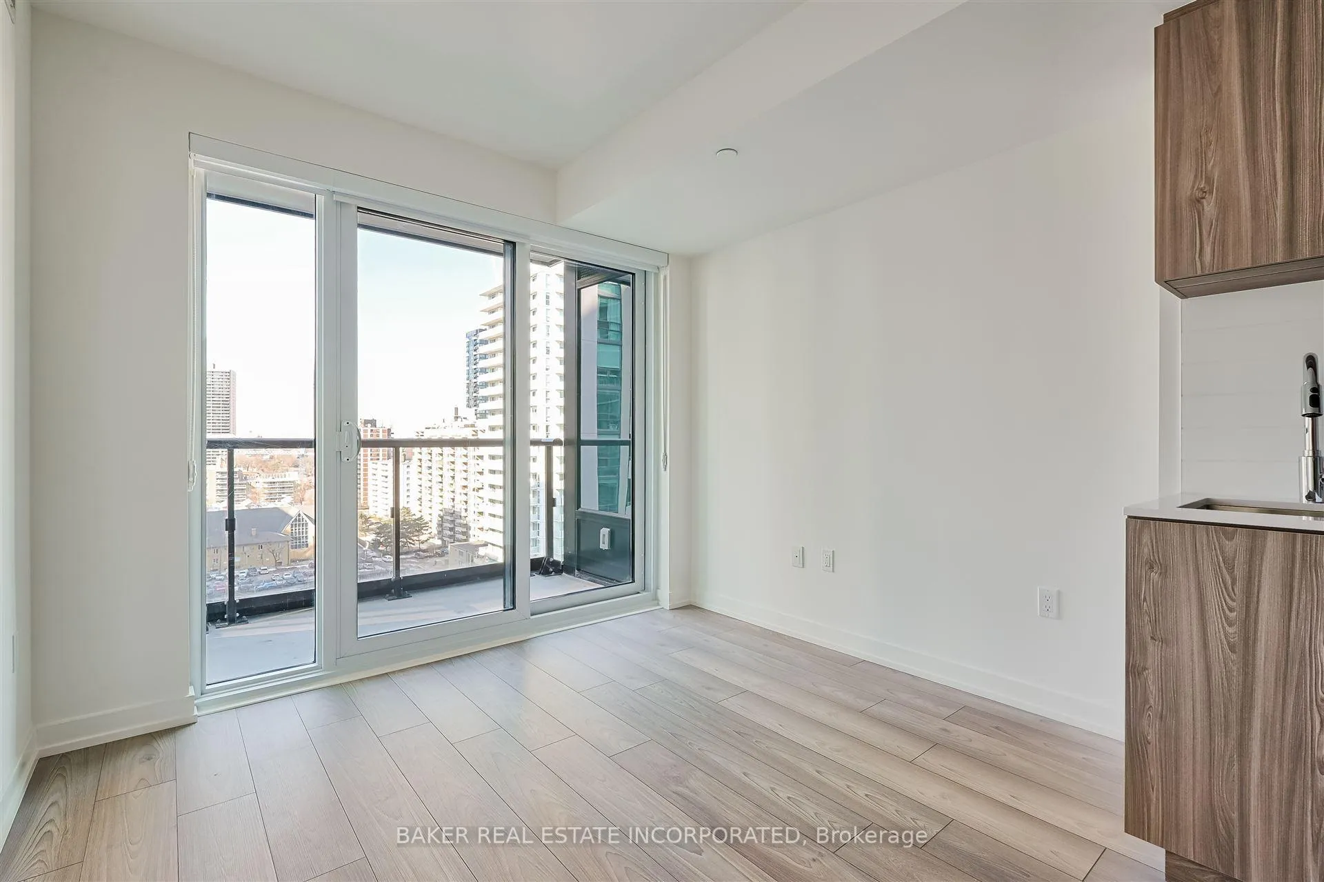 Photo 8 of Unit 2906, 223 Redpath Avenue, Toronto, Mount Pleasant West — HOMEH