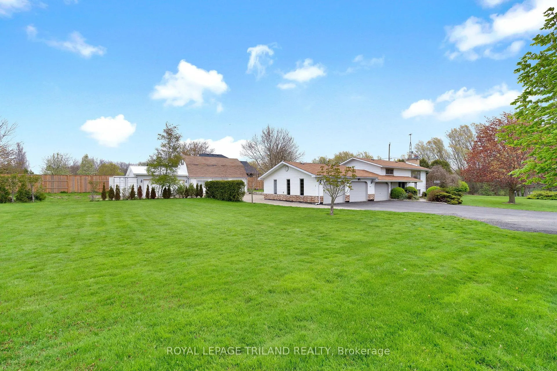 Photo 3 of 47932 College Line, Malahide, Rural Malahide — HOMEH