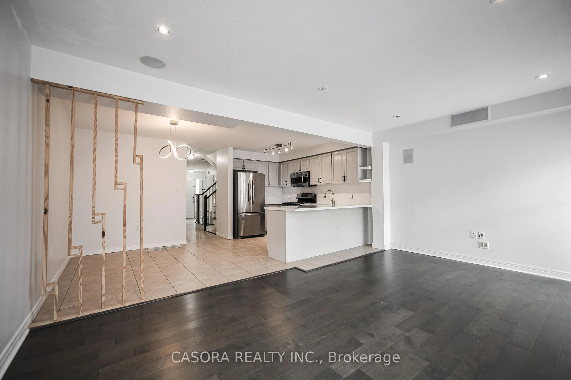 Photo 10 of 33 Hannon Crescent, Hamilton, Rural Glanbrook — HOMEH