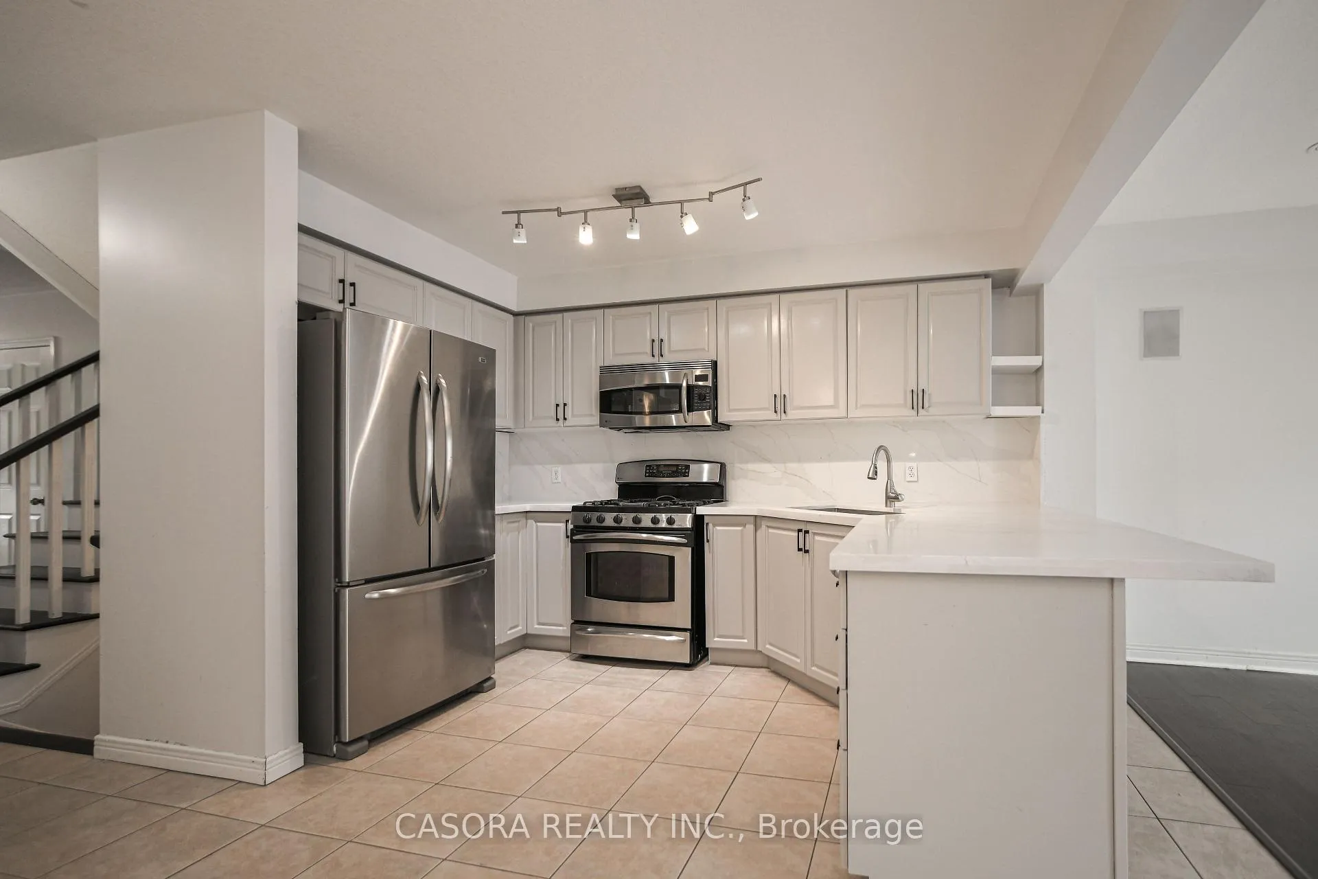 Photo 13 of 33 Hannon Crescent, Hamilton, Rural Glanbrook — HOMEH